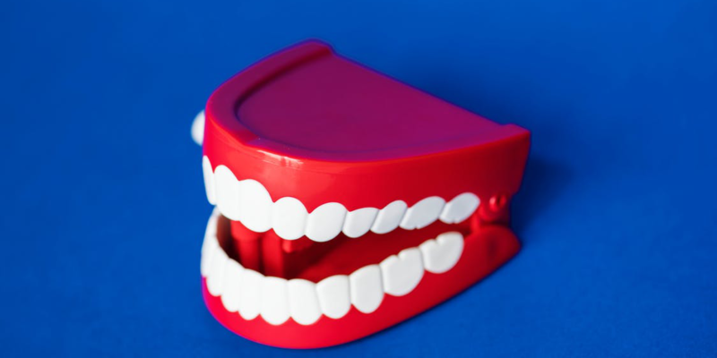 The Dangers of Dirty Dentures